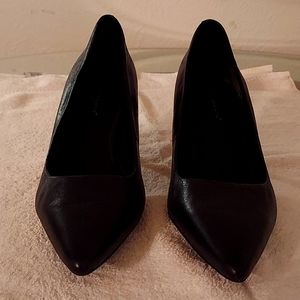 Black BCBG Black Pumps